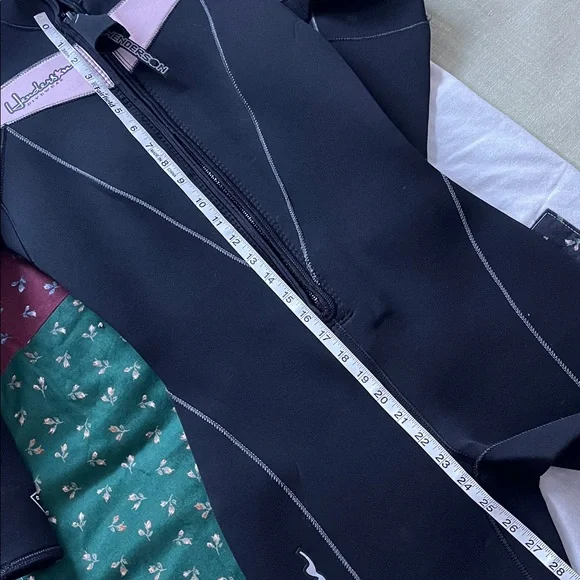 Hendersonwetsuit Size 6 3MM Black Pink